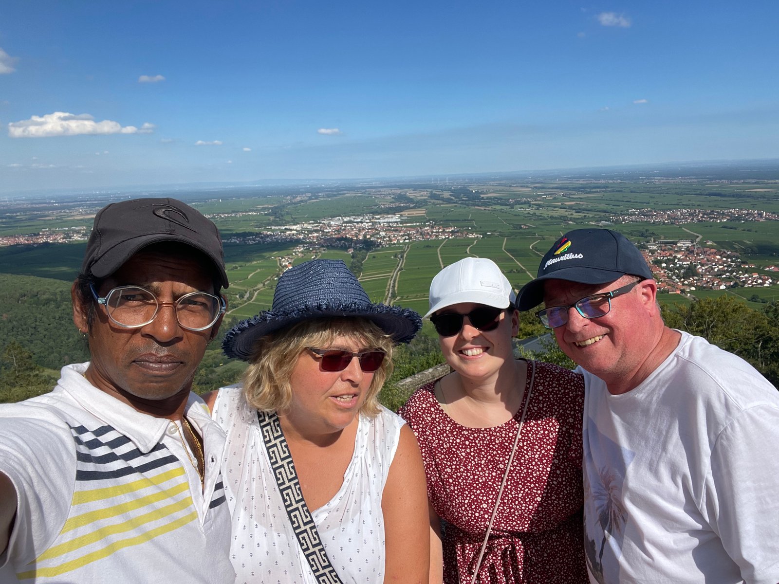 group-selfie-at-city-viewpoint-01