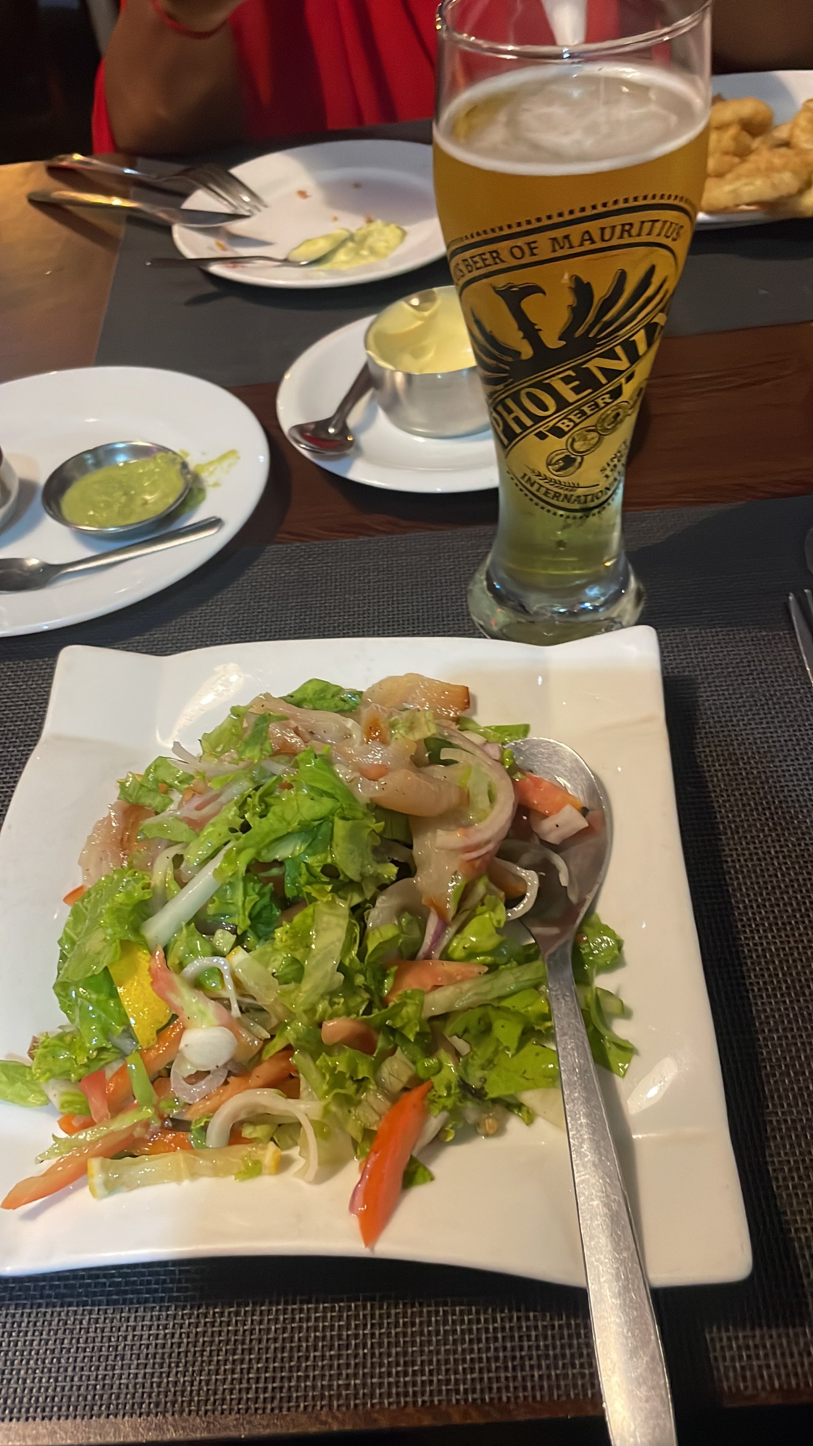 salad-and-beer-at-restaurant-01
