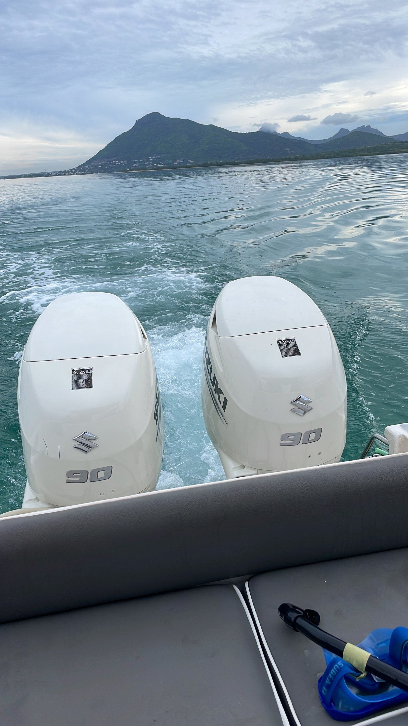 twin-outboard-motors-and-mountain-01
