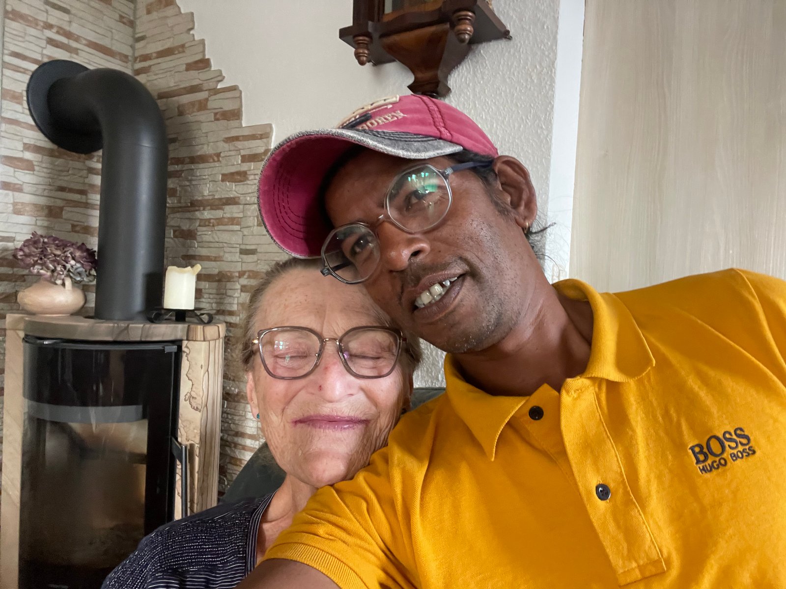 two-people-selfie-indoors-02