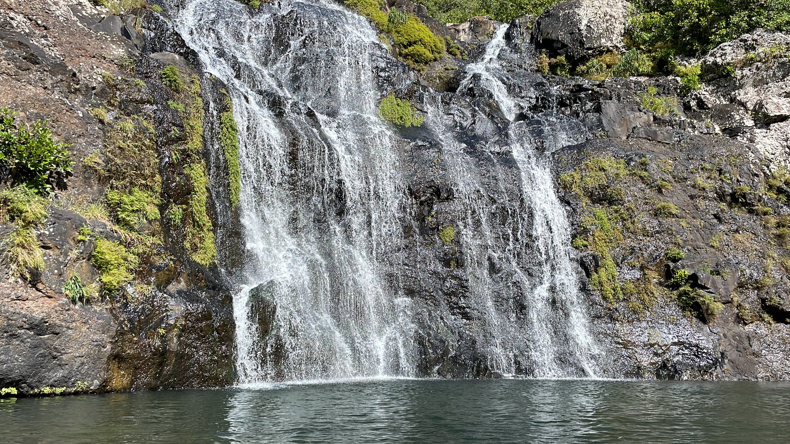 waterfall-flowing-into-rock-pool-01